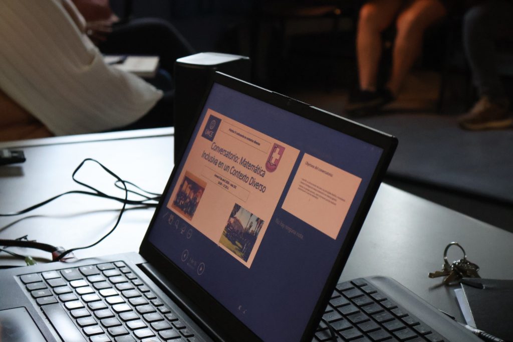 UMCE impulsa enseñanza inclusiva de la matemática