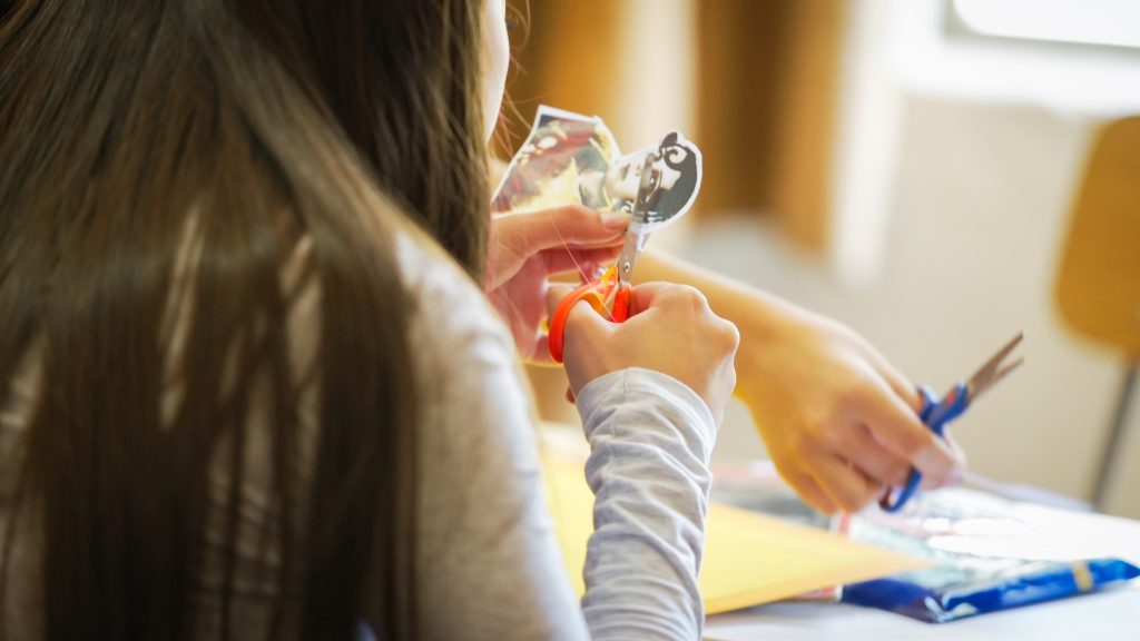 Actividad de difusión con comunidades escolares