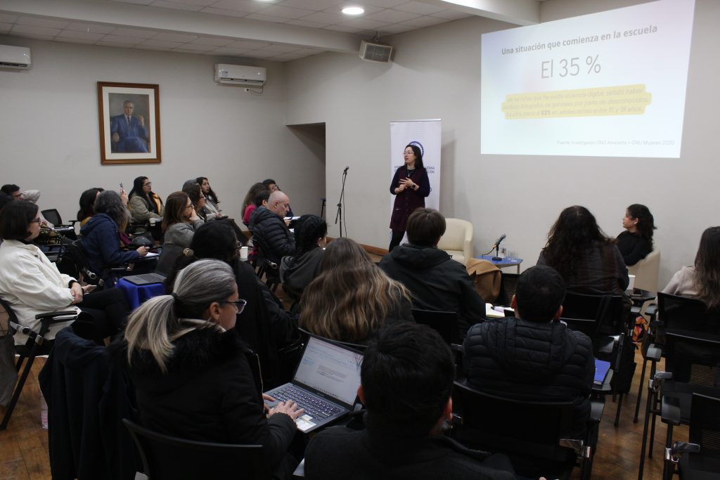 Violencia digital de género en la educación superior: comunidad UMCE participa en talleres sobre la problemática 0 portada