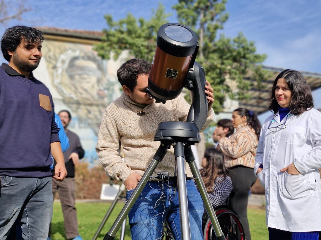 Con la mirada puesta a 150 millones de kilómetros, estudiantes de la UMCE celebran el Día del Sol Día del Sol