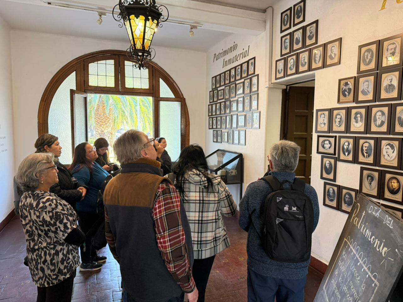Exposición "Hojas de Parra"