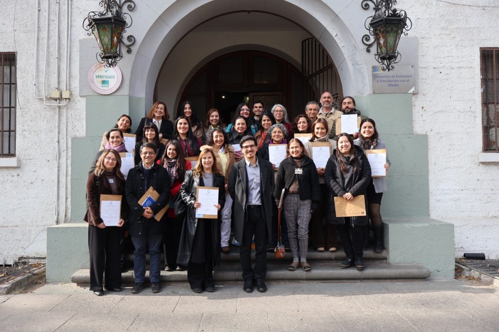 UMCE certifica a 24 participantes del curso de Vinculación con el Medio y avanza en la curricularización de la docencia vinculada Curso UMCE Desarrollo de la Vinculación con el Medio