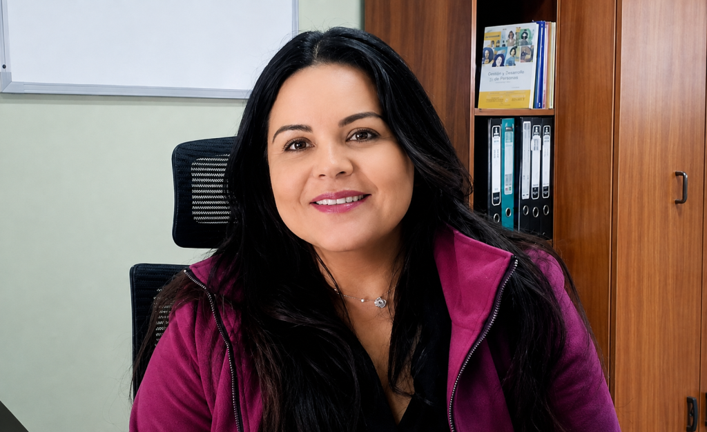 UMCE fortalece su participación en iniciativa nacional para incorporar la IA en la formación docente Carla Olivares2