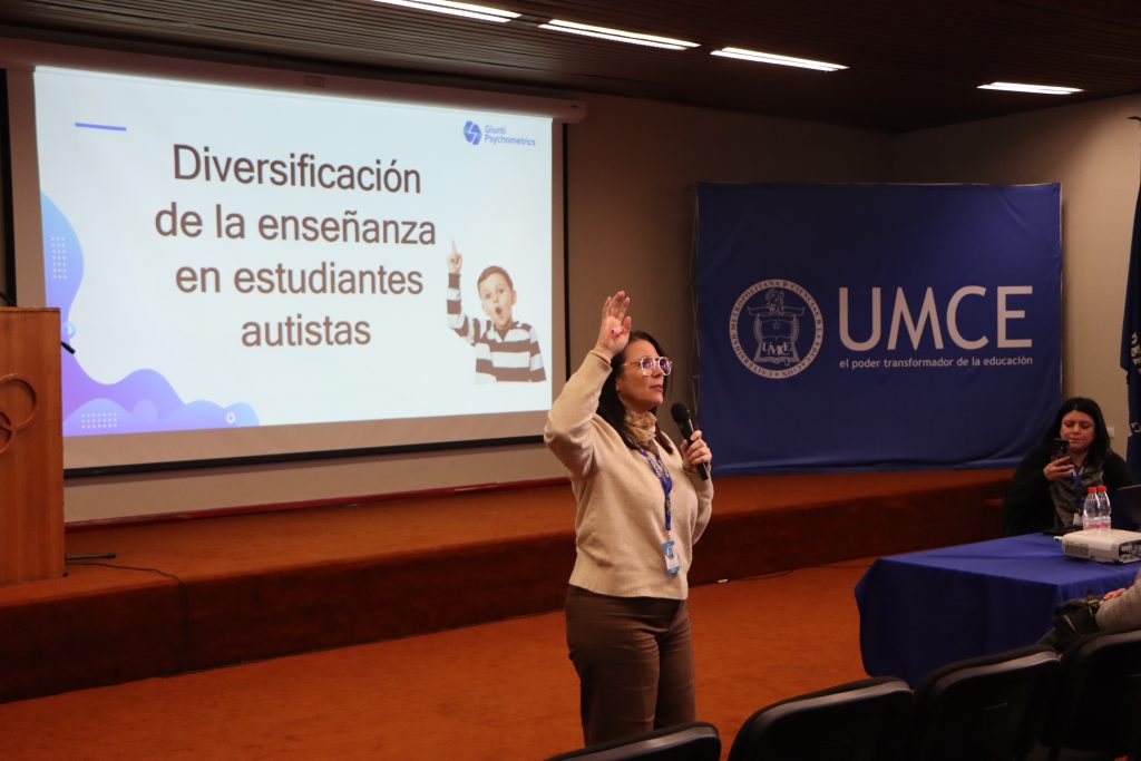 UMCE fue sede de charla “Autismo en el aula”, organizado por el Colegio de Profesores y la Seremi Metropolitana de Educación UMCE — IMG 3177