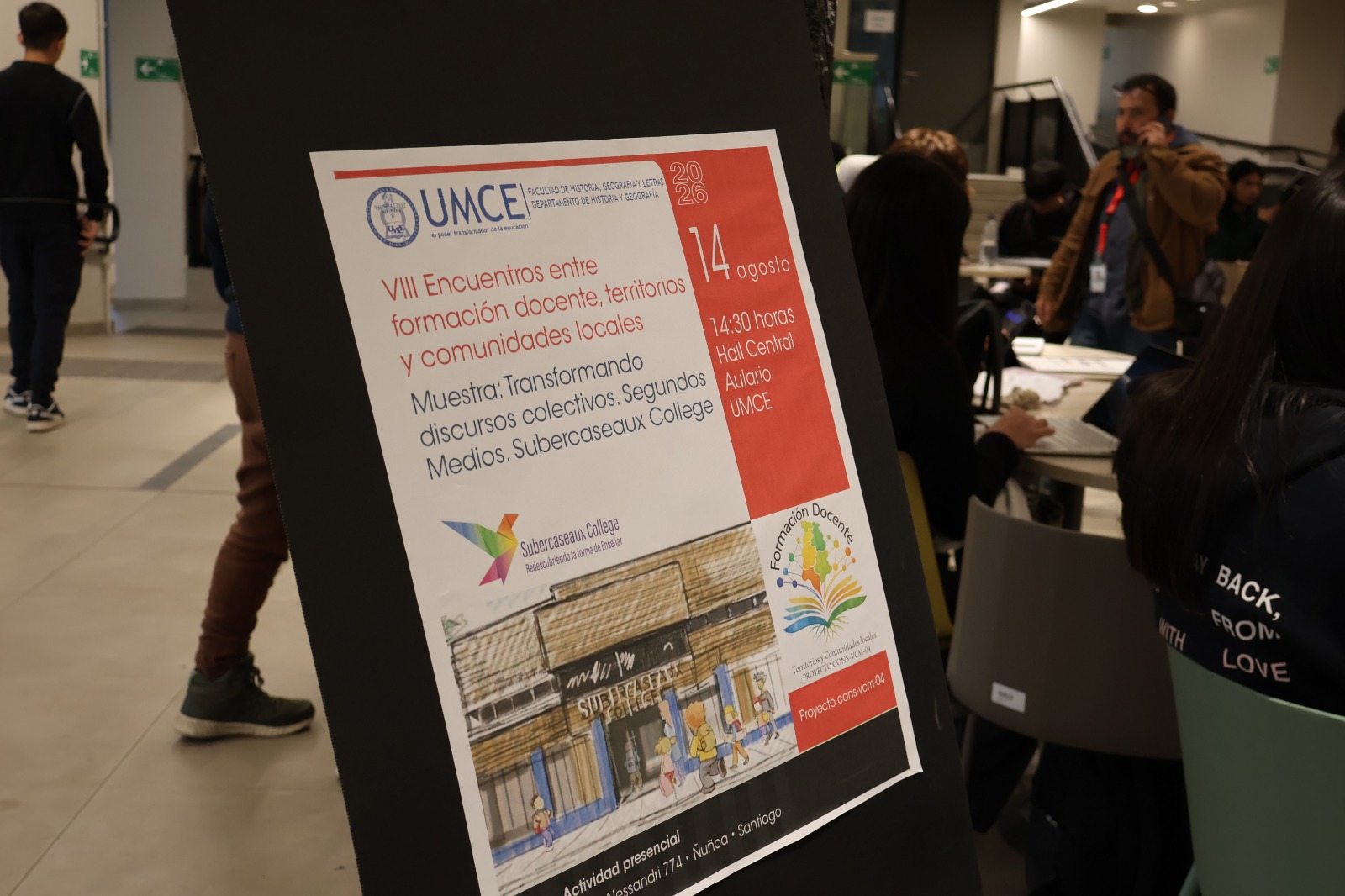 Más de 40 estudiantes de segundo medio del Subercaseaux College visitaron la Universidad Metropolitana de Ciencias de la Educación (UMCE) para participar en muestra abierta que reunió los resultados de un proyecto interdisciplinario de indagación sobre Derechos Humanos desarrollado por los/as propios/as escolares.