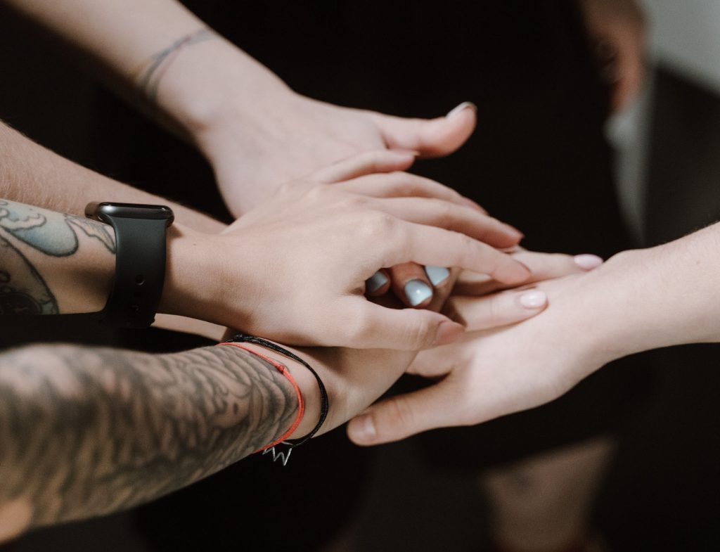 Corresponsabilidad social de los cuidados: talleres sobre masculinidades y gestión de equipos en la UMCE pexels cottonbro 6764782 (1)