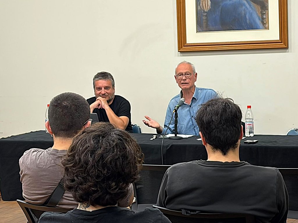 Santiago López Petit reflexiona en la UMCE sobre el malestar social y la diferencia entre la Vida y el querer vivir santi 4